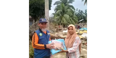 Kegiatan Sosial PKBM Khadijah Donasi Kelambu dan Selimut