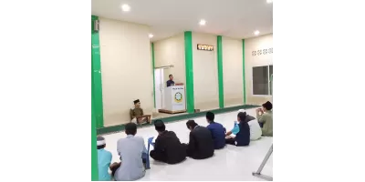 KEGIATAN PESERTA DIDIK BELAJAR PUBLIC SPEAKING